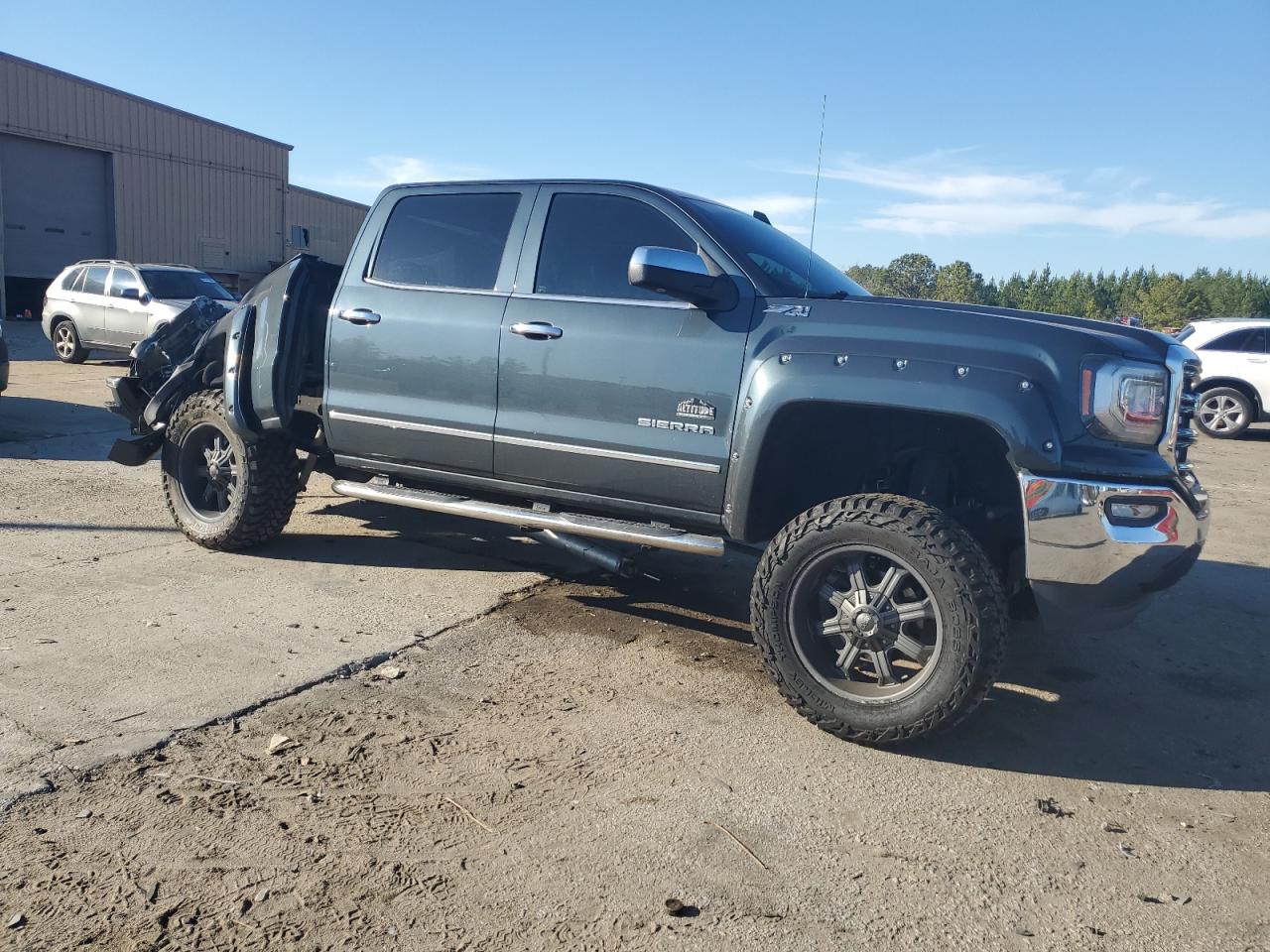 2017 GMC Sierra - Image 4