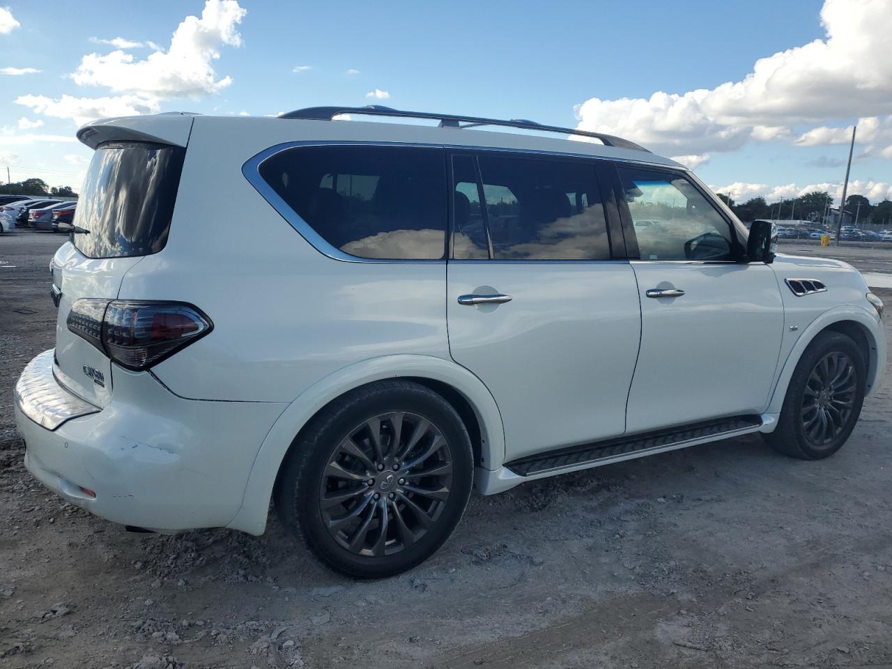 2015 Infiniti QX80 - Image 3