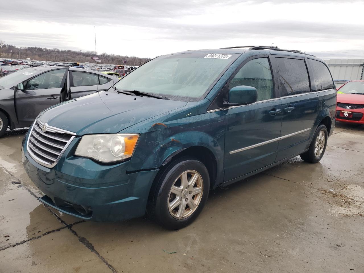 2009 Chrysler Town & Country - Image 1