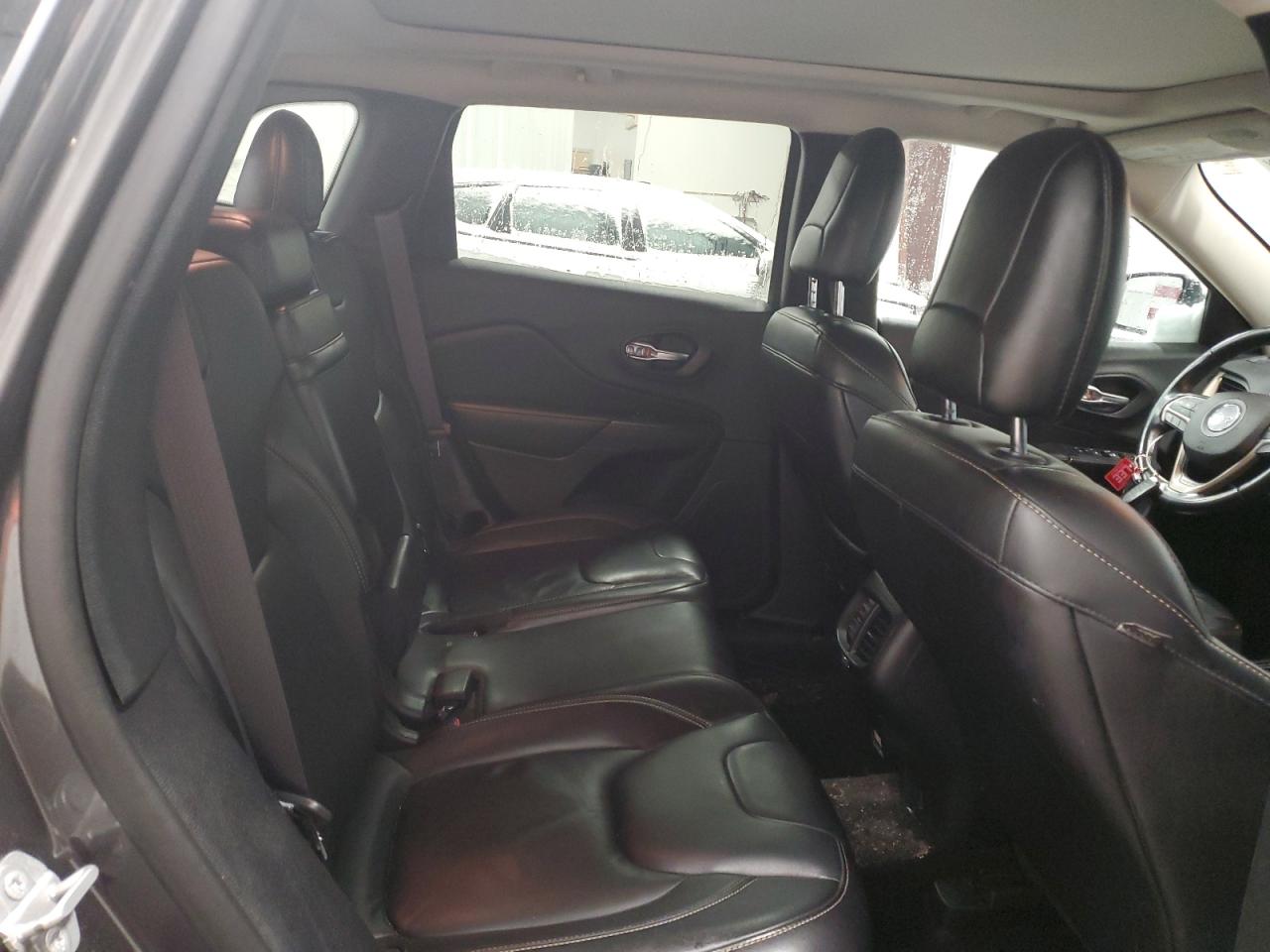 2016 Jeep Grand Cherokee - Image 11