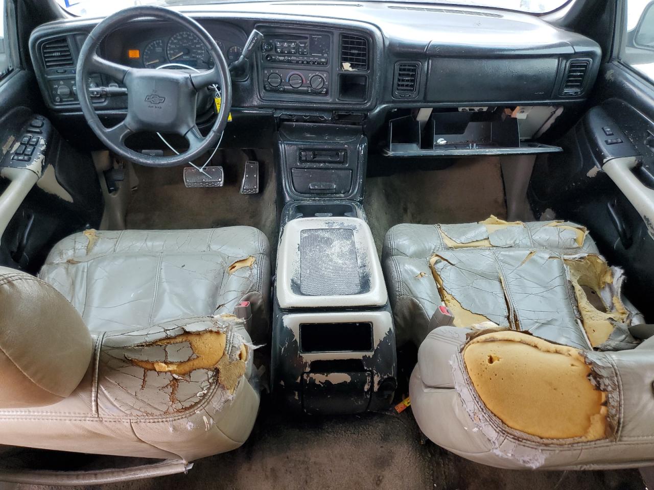 2002 Chevrolet Suburban - Image 8