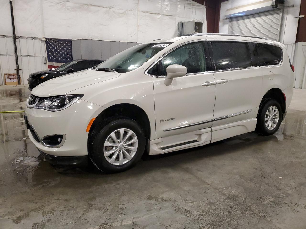 2019 Chrysler Pacifica - Image 1