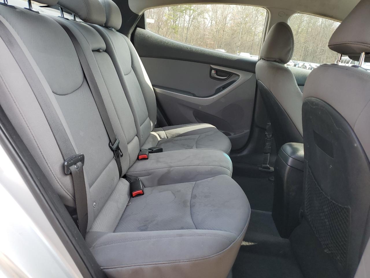2013 Hyundai Elantra - Image 10