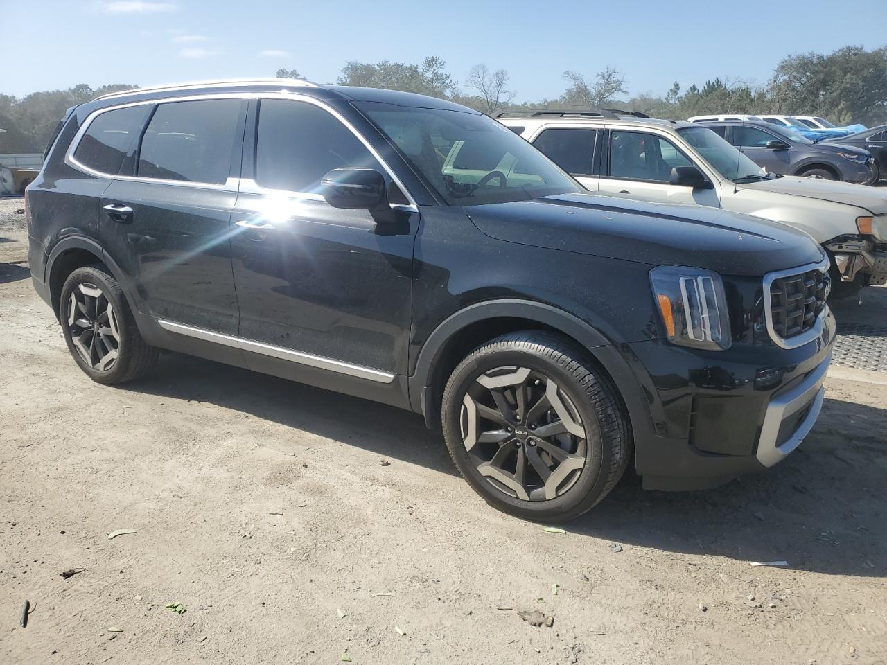 2023 Kia Telluride - Image 4