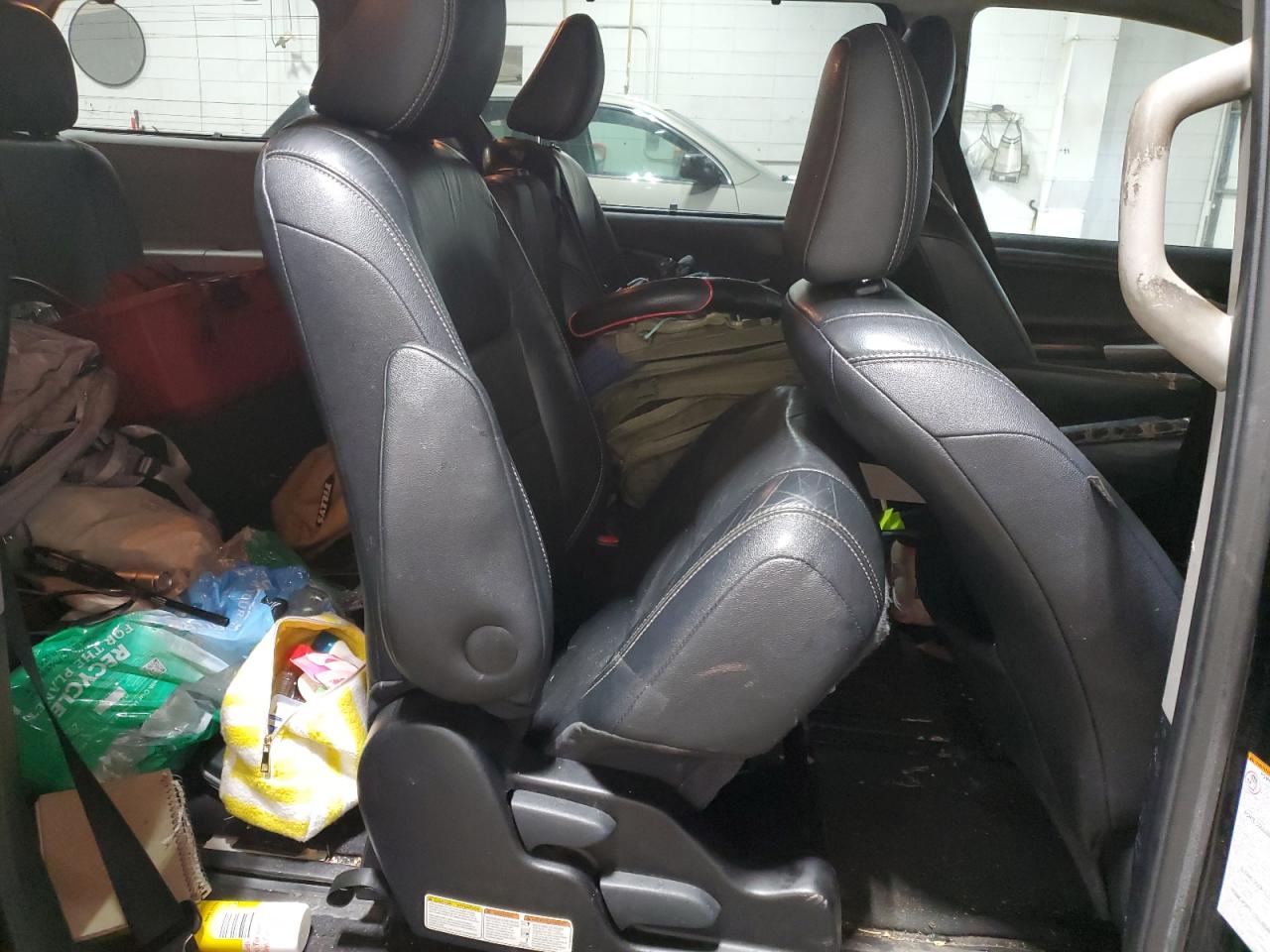 2015 Toyota Sienna - Image 11