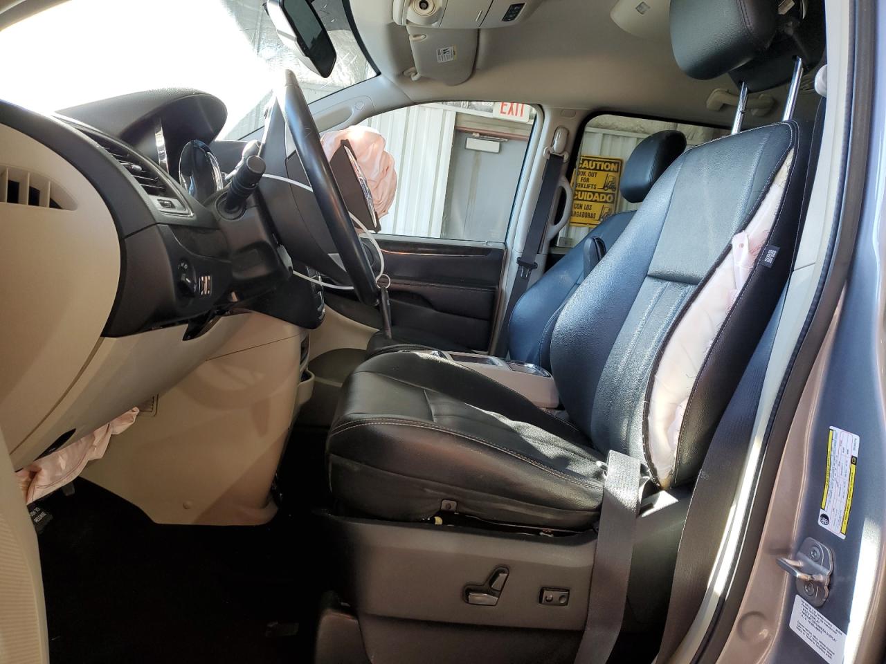 2014 Chrysler Town & Country - Image 7