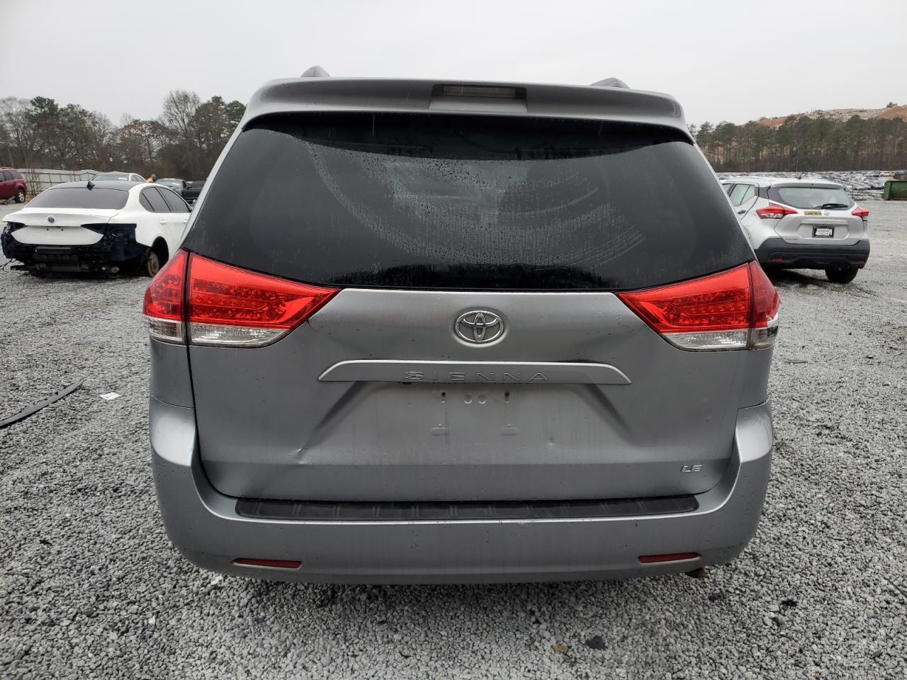 2013 Toyota Sienna - Image 6