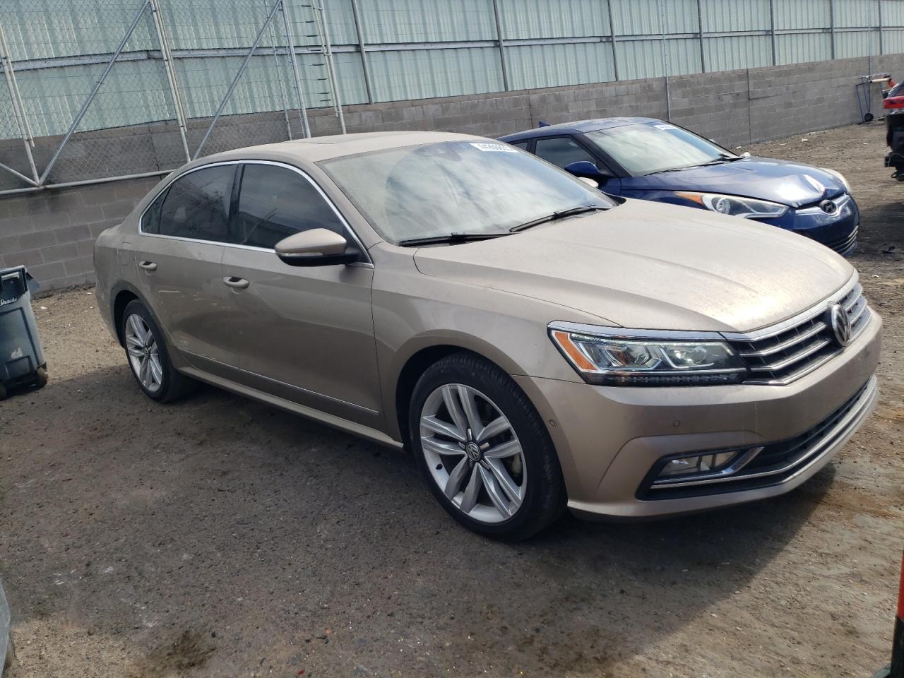 2017 Volkswagen Passat - Image 4