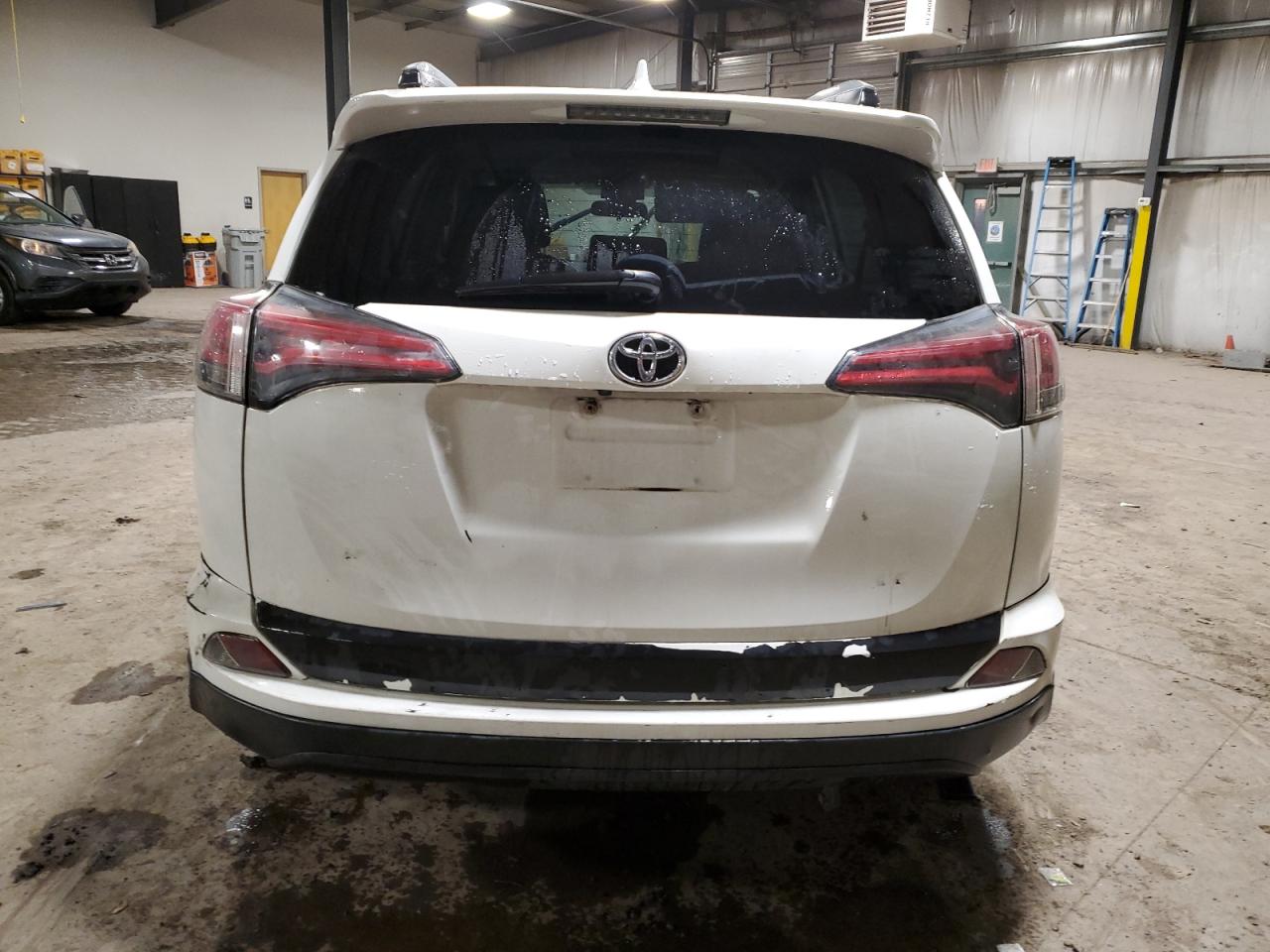 2017 Toyota RAV 4 - Image 6