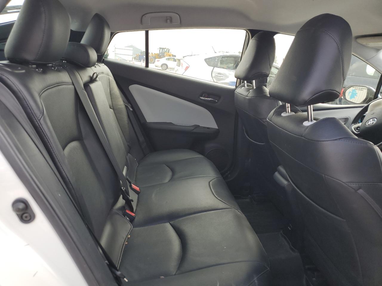 2018 Toyota Prius - Image 10