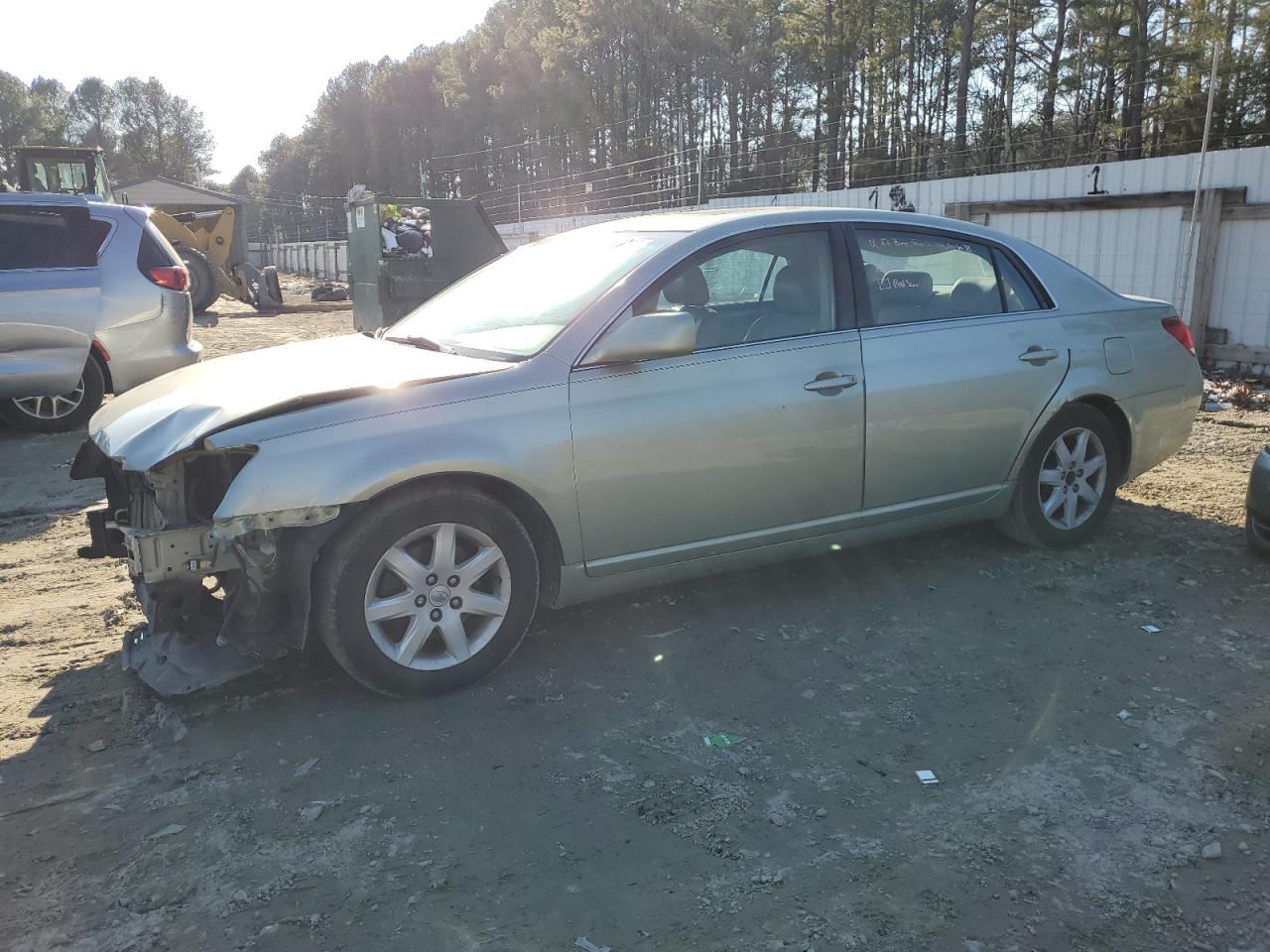 2006 Toyota Avalon - Image 1