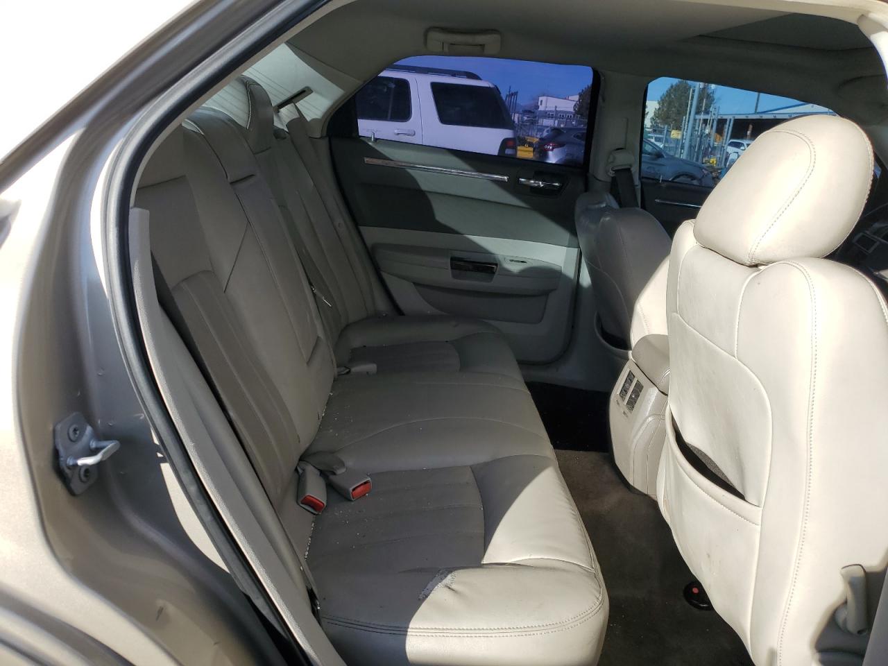 2008 Chrysler 300 - Image 10