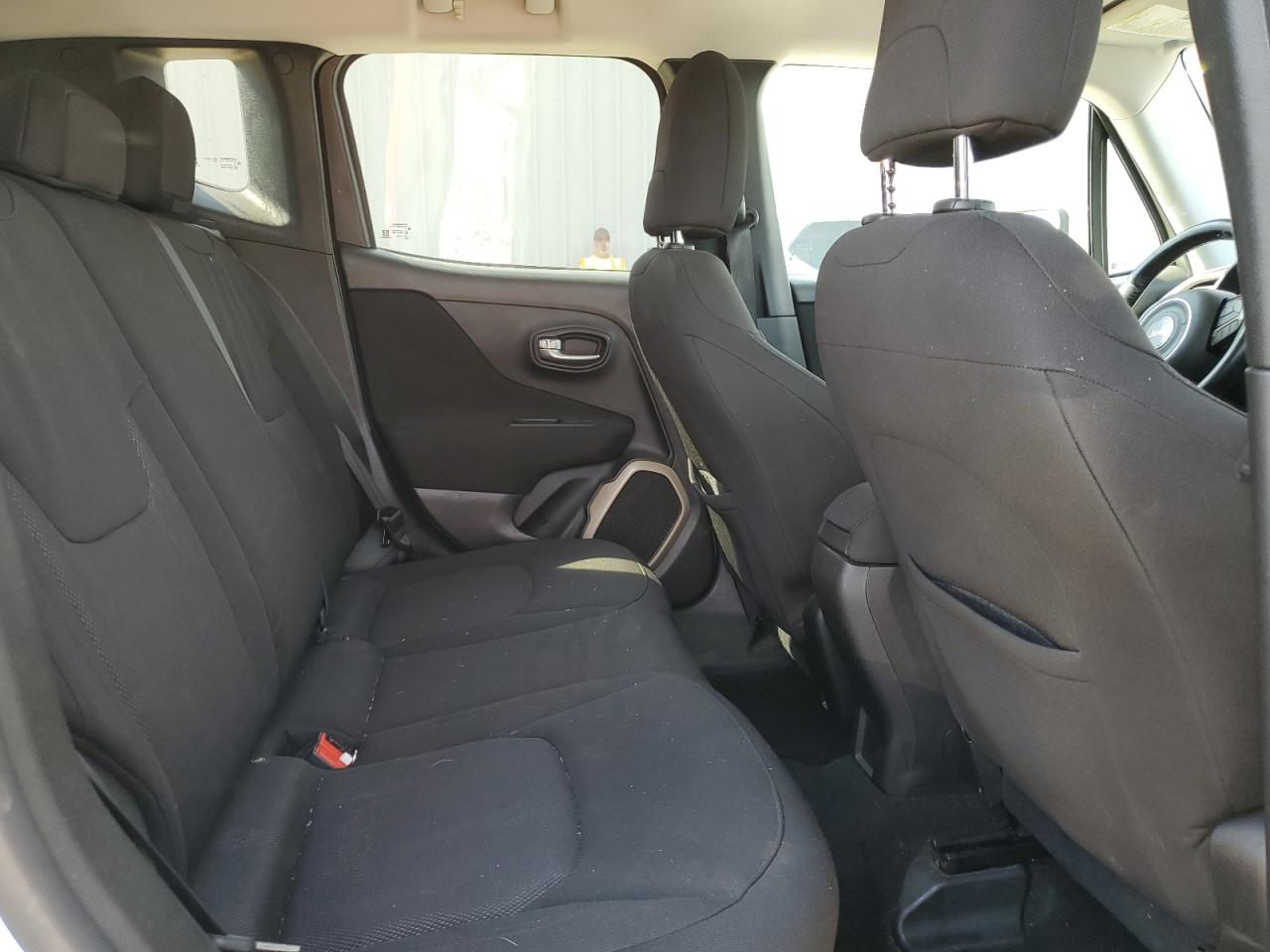 2017 Jeep Renegade - Image 11