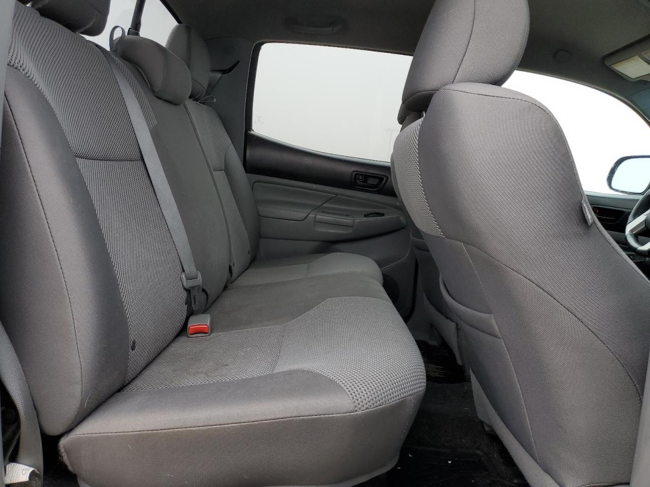 2015 Toyota Tacoma - Image 10