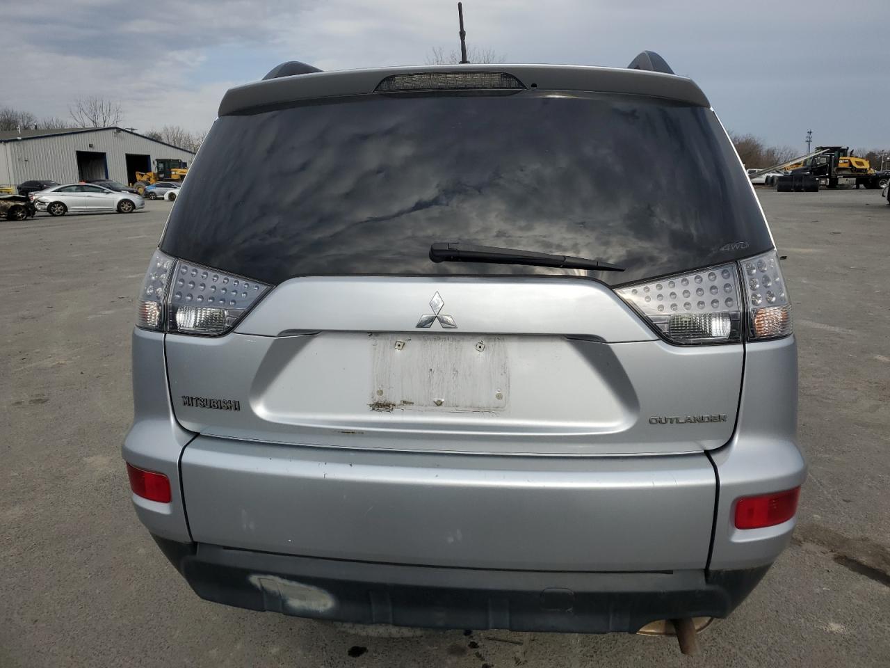 2012 Mitsubishi Outlander - Image 6