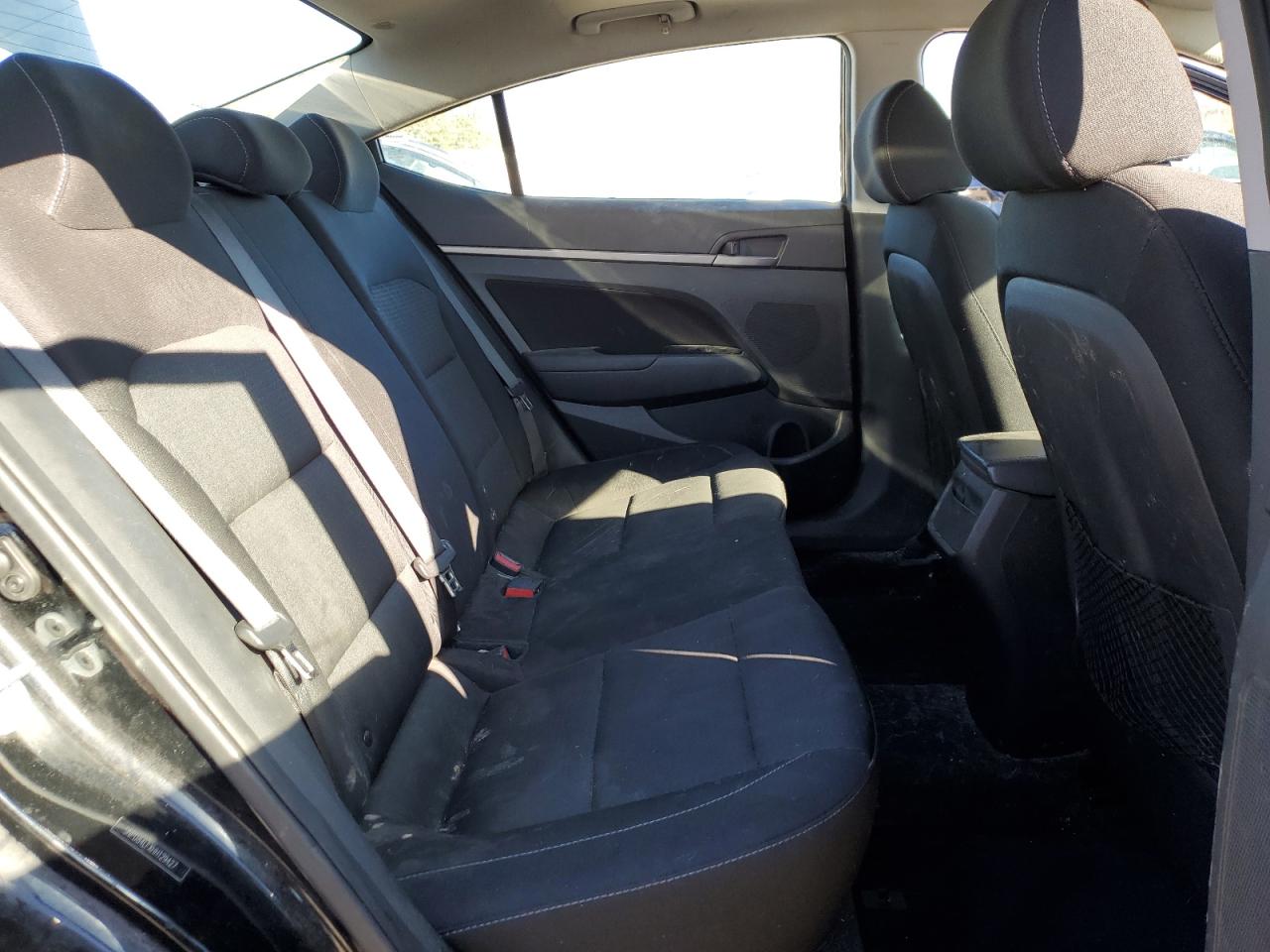 2017 Hyundai Elantra - Image 10