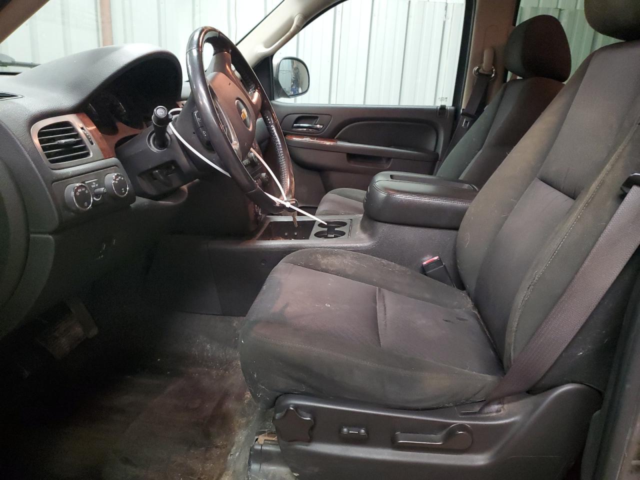 2011 Chevrolet Suburban - Image 7