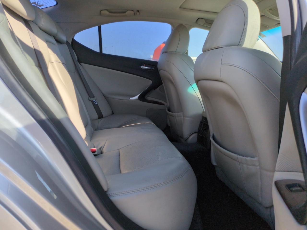 2008 Lexus IS - Image 10