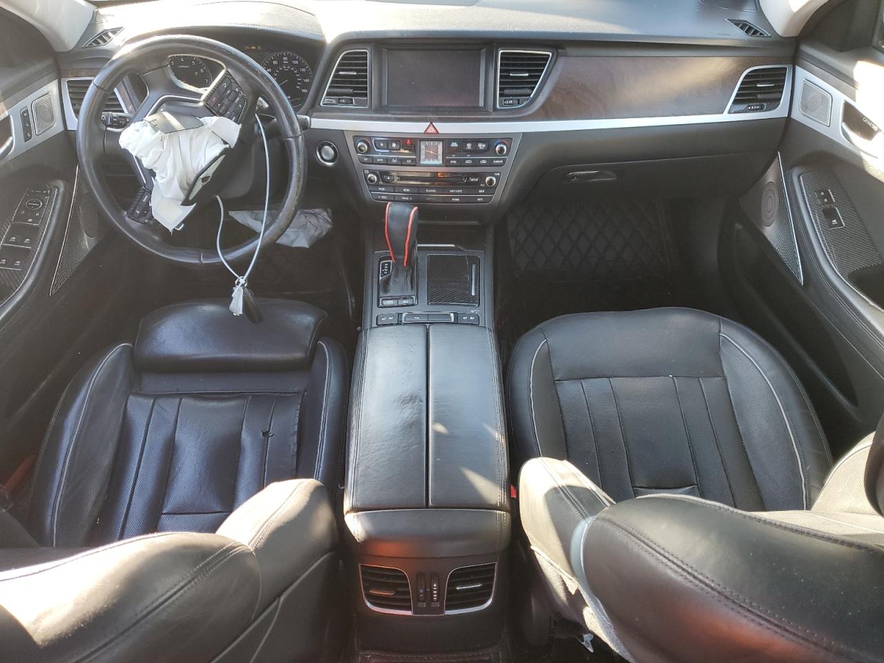 2015 Hyundai Genesis - Image 8