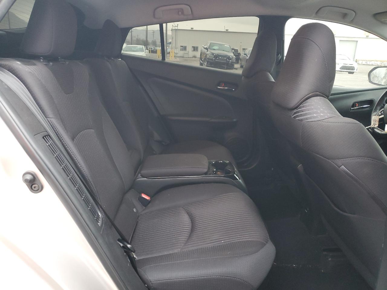 2017 Toyota Prius - Image 11