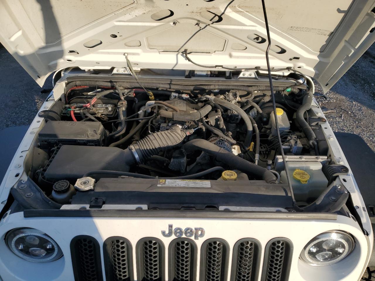 2010 Jeep Wrangler - Image 12