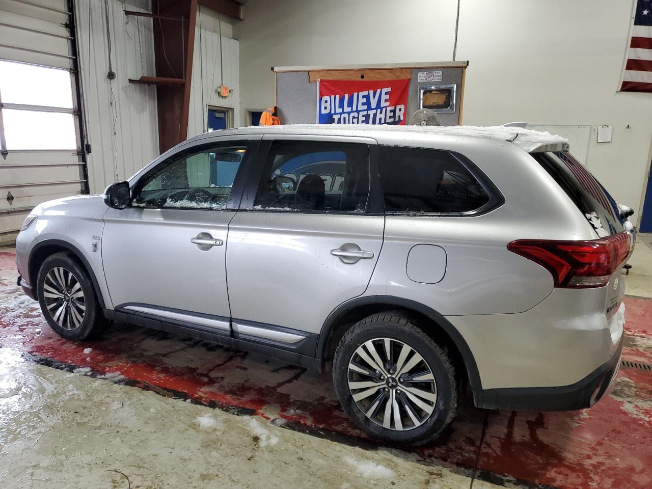 2019 Mitsubishi Outlander - Image 2