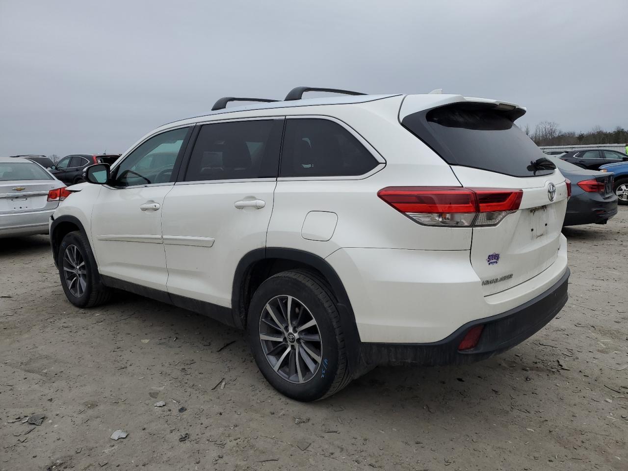 2019 Toyota Highlander - Image 2