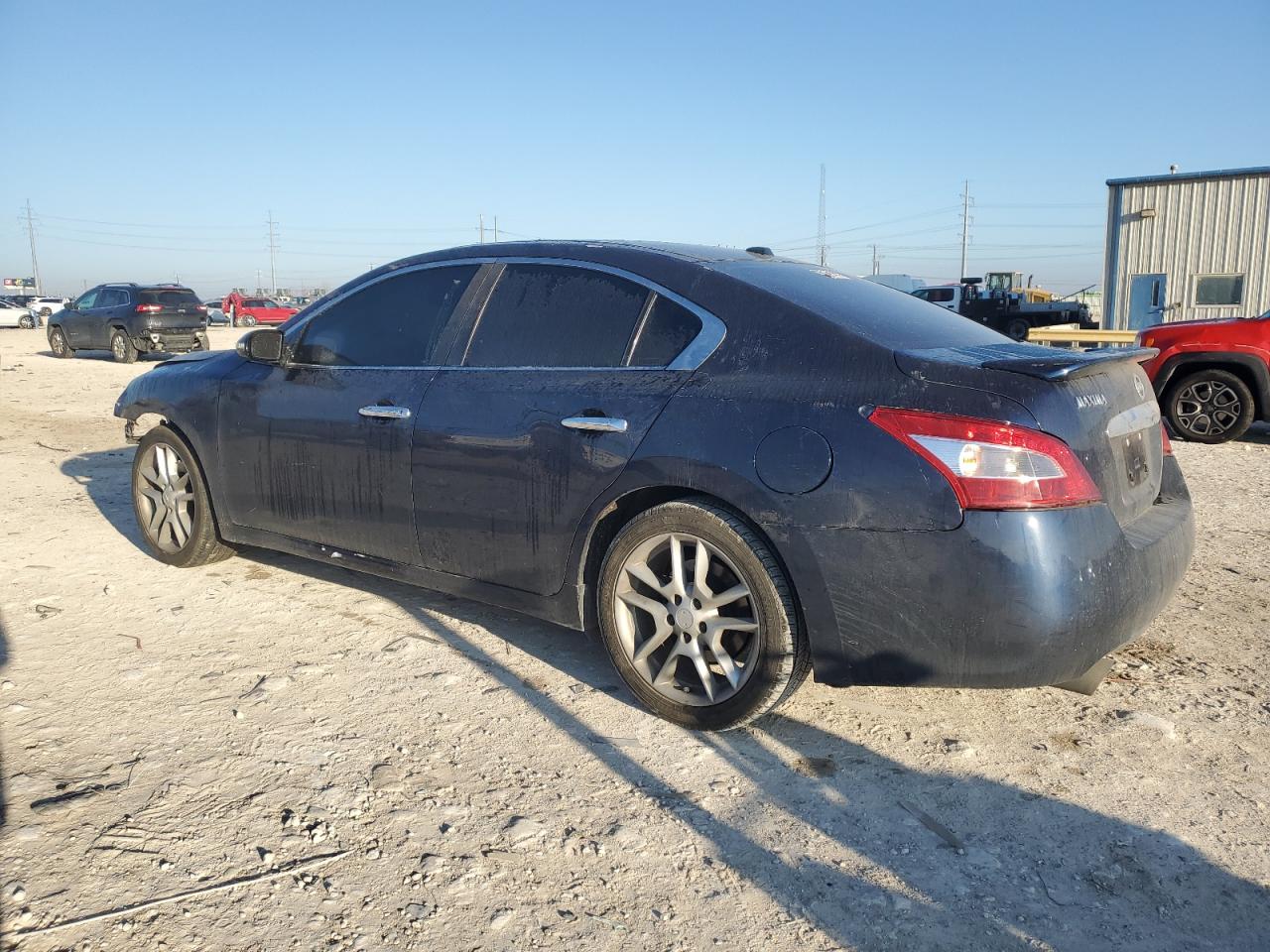 2010 Nissan Maxima - Image 2