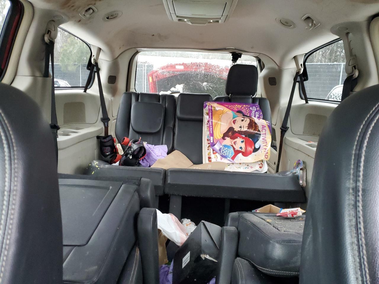 2014 Chrysler Town & Country - Image 10