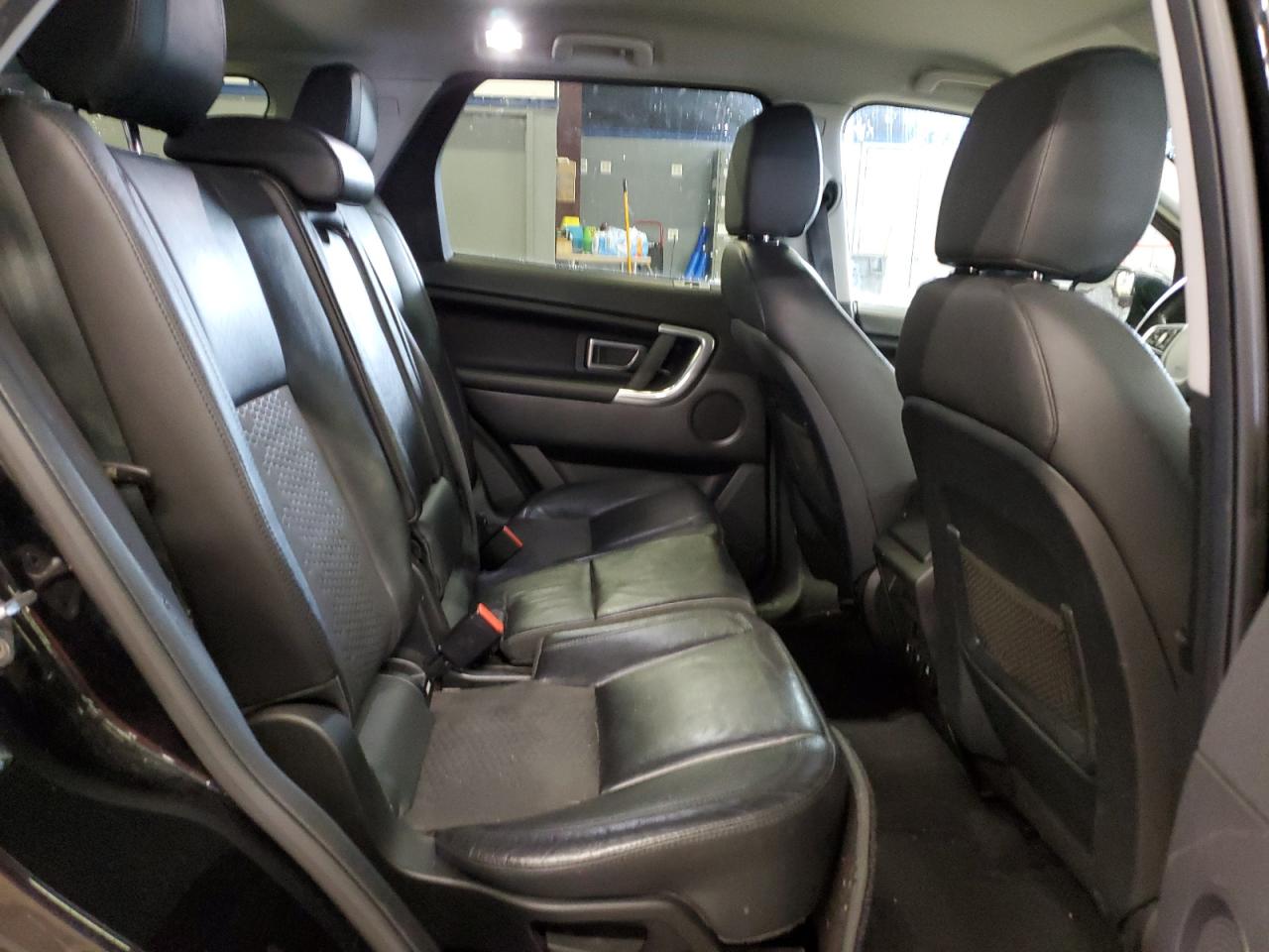 2017 Land Rover Discovery - Image 11