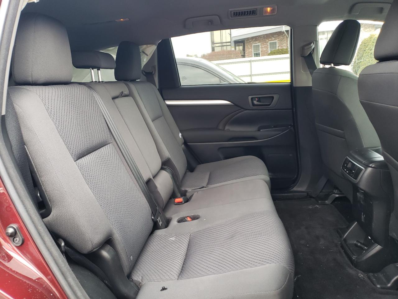 2016 Toyota Highlander - Image 11