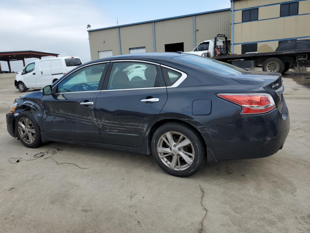 2015 Nissan Altima - Image 2