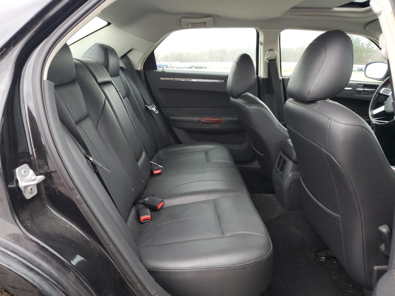 2008 Chrysler 300 - Image 10