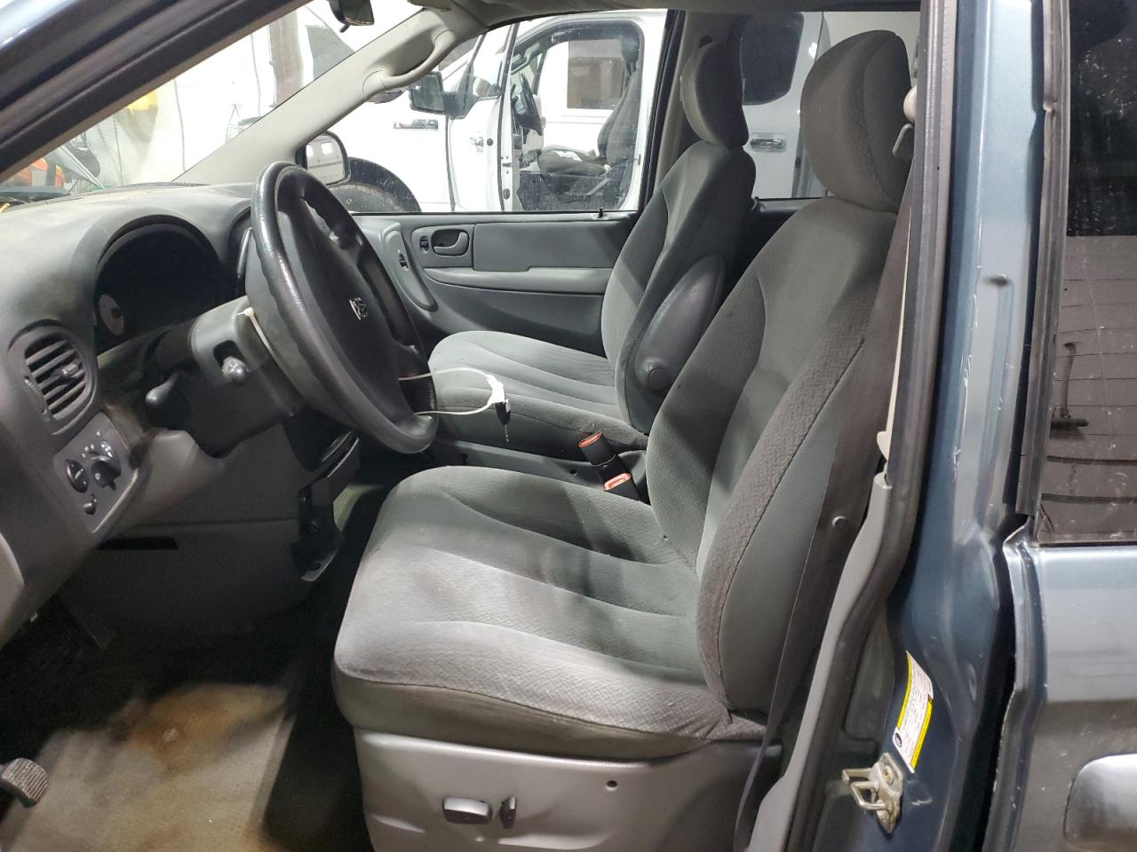 2005 Dodge Caravan - Image 7