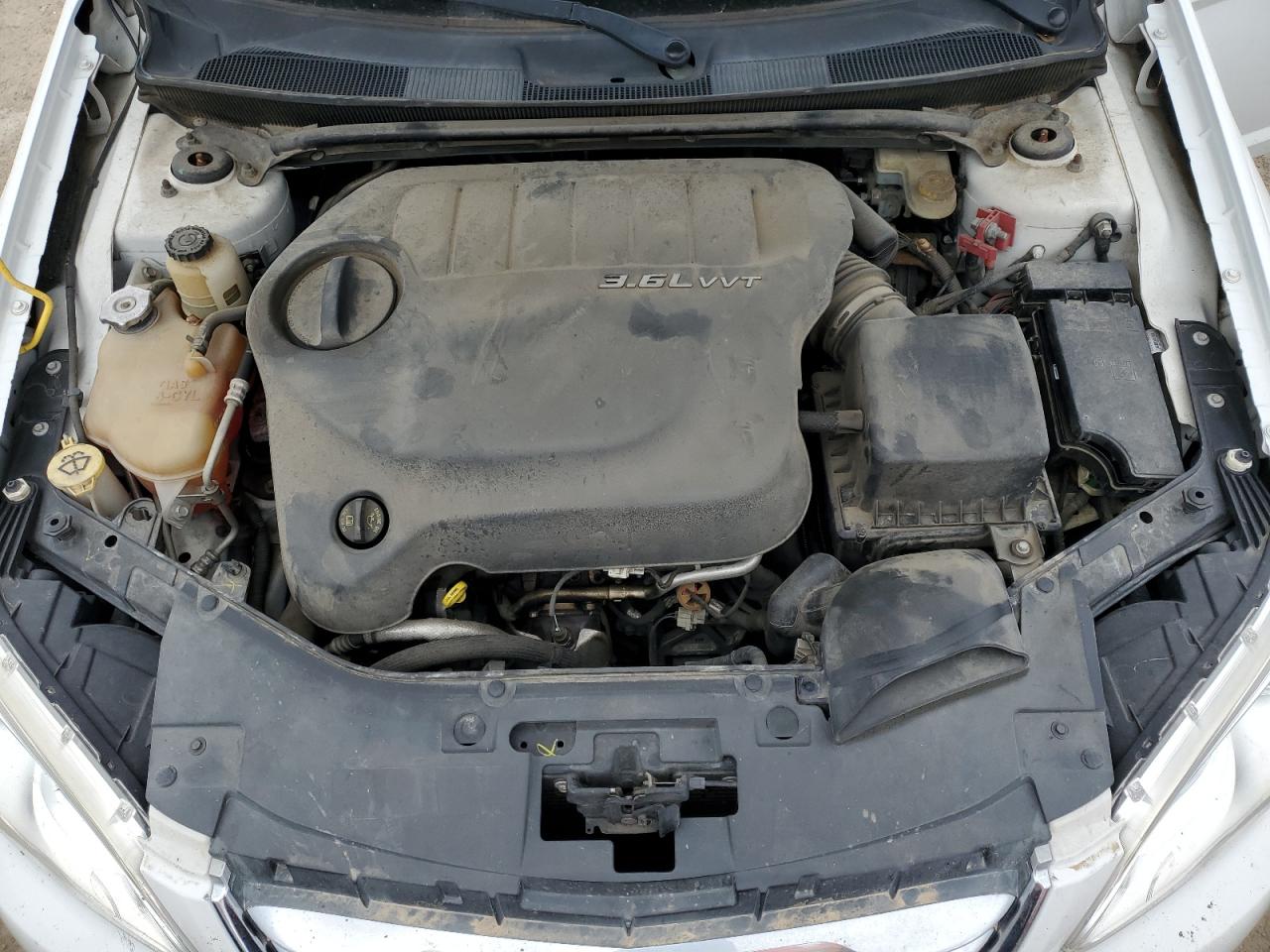 2011 Chrysler 200 - Image 11