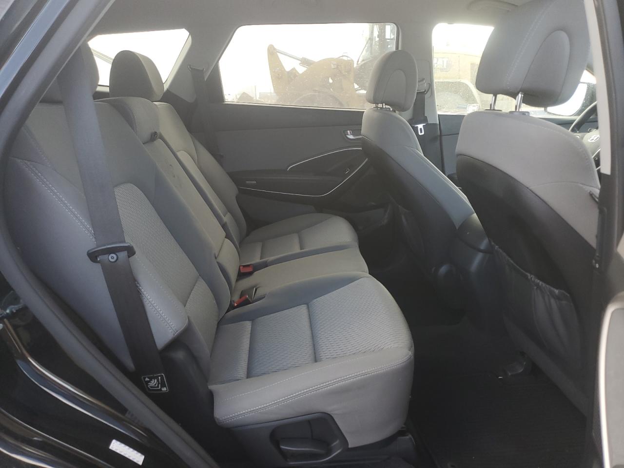 2017 Hyundai Santa Fe - Image 11