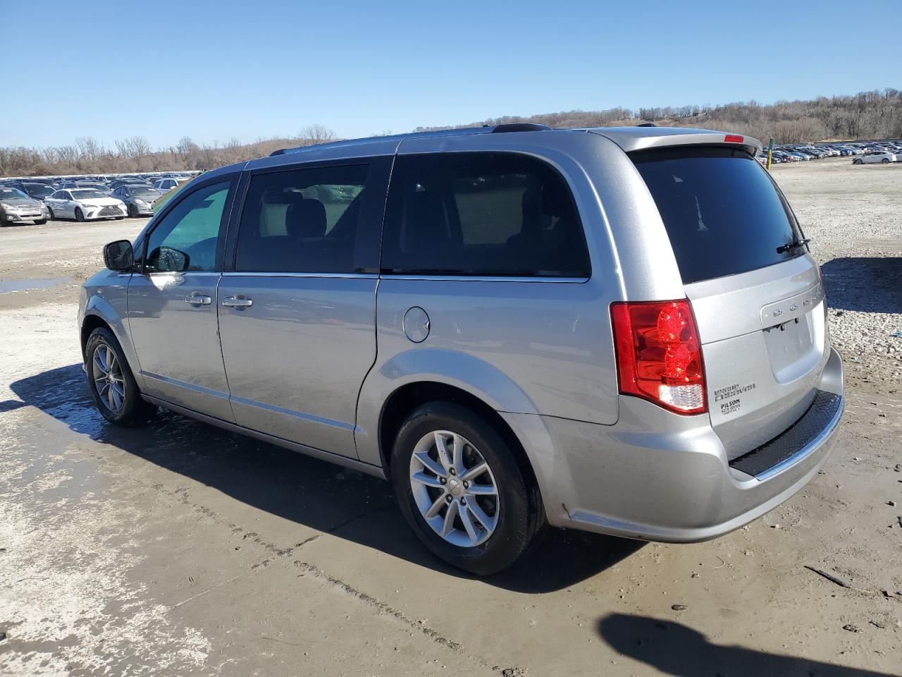 2019 Dodge Caravan - Image 2