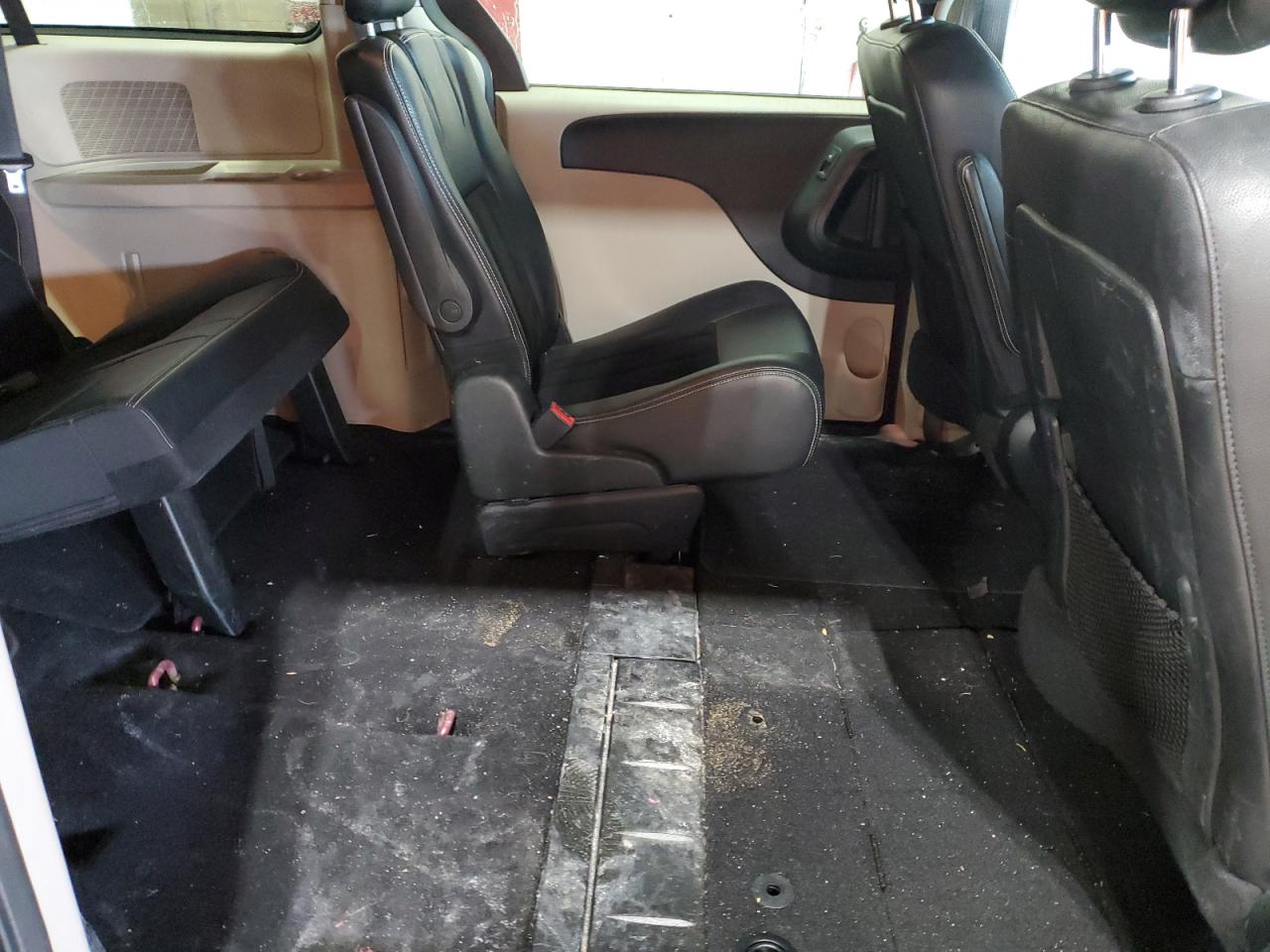 2017 Dodge Caravan - Image 11
