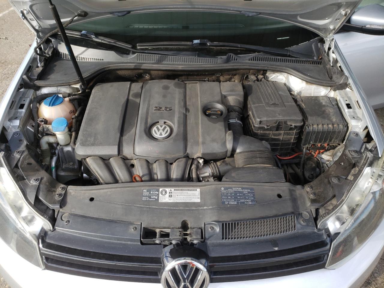 2010 Volkswagen Golf - Image 13