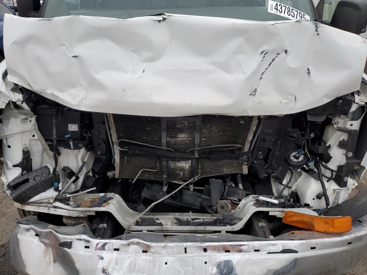 2016 GMC Savana - Image 13
