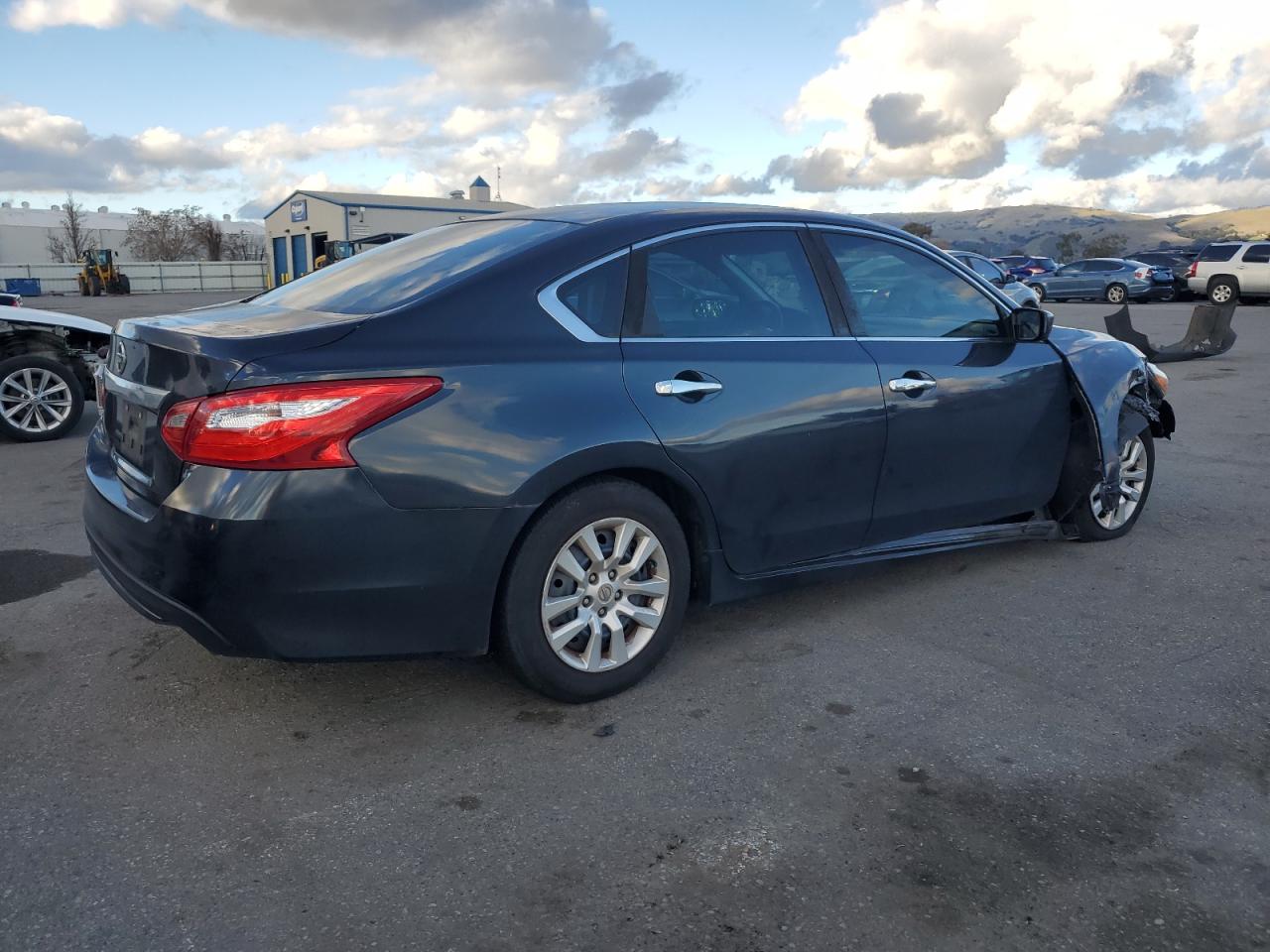 2017 Nissan Altima - Image 3
