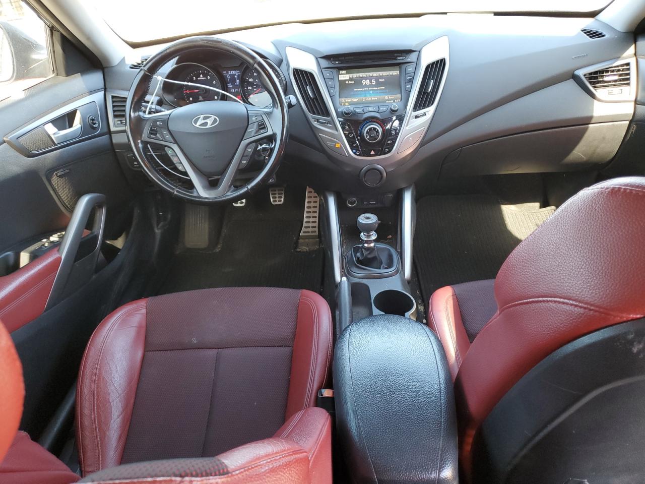 2015 Hyundai Veloster - Image 8