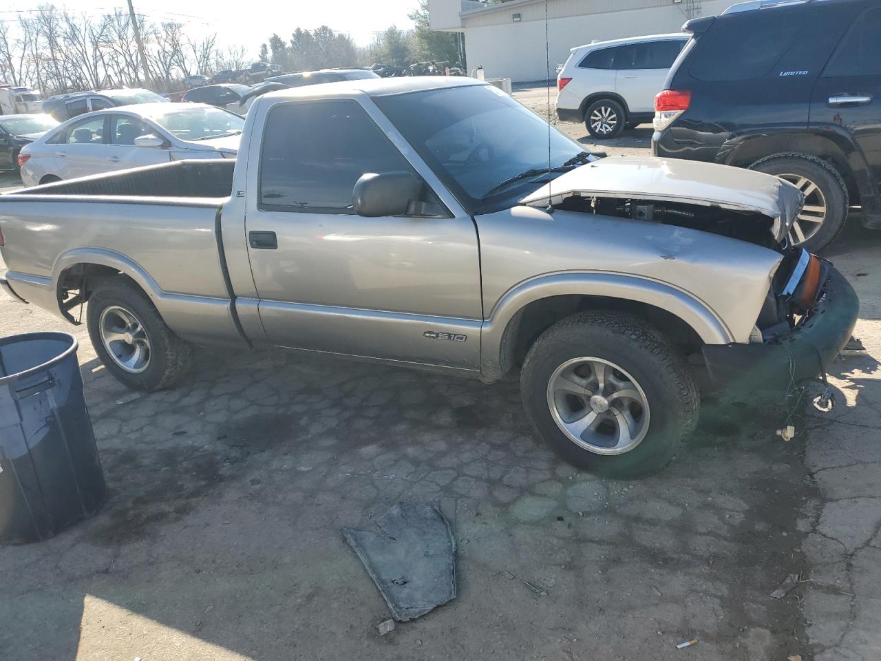 2001 Chevrolet S-10 Pickup - Image 4