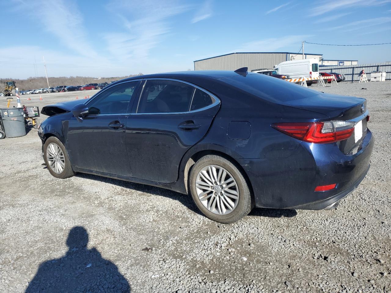 2016 Lexus ES - Image 2