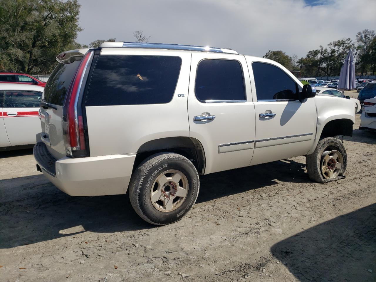 2011 Chevrolet Tahoe - Image 3