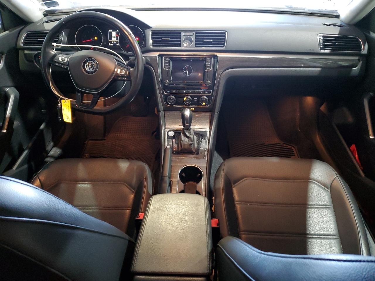 2017 Volkswagen Passat - Image 8