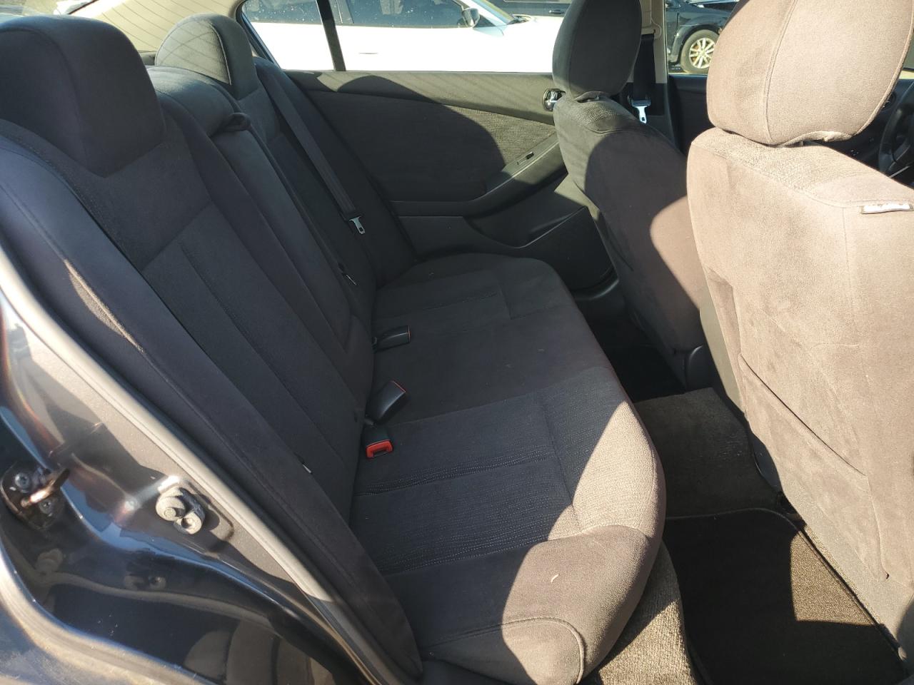 2010 Nissan Altima - Image 10
