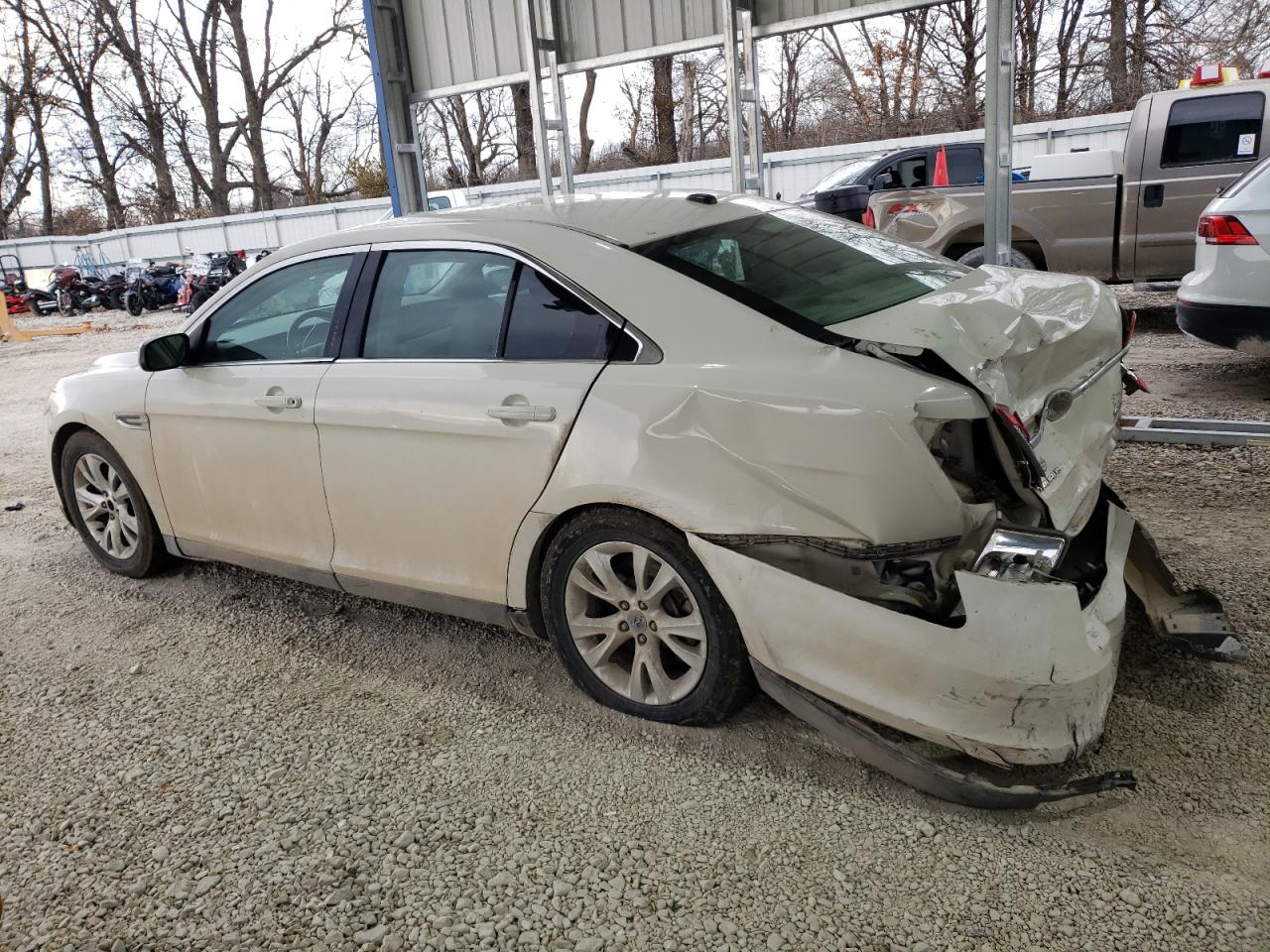 2011 Ford Taurus - Image 2