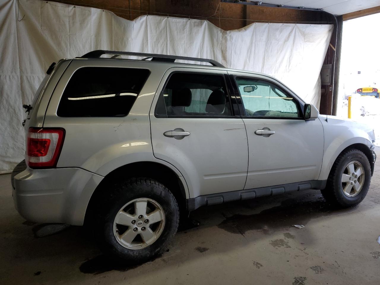 2010 Ford Escape - Image 3