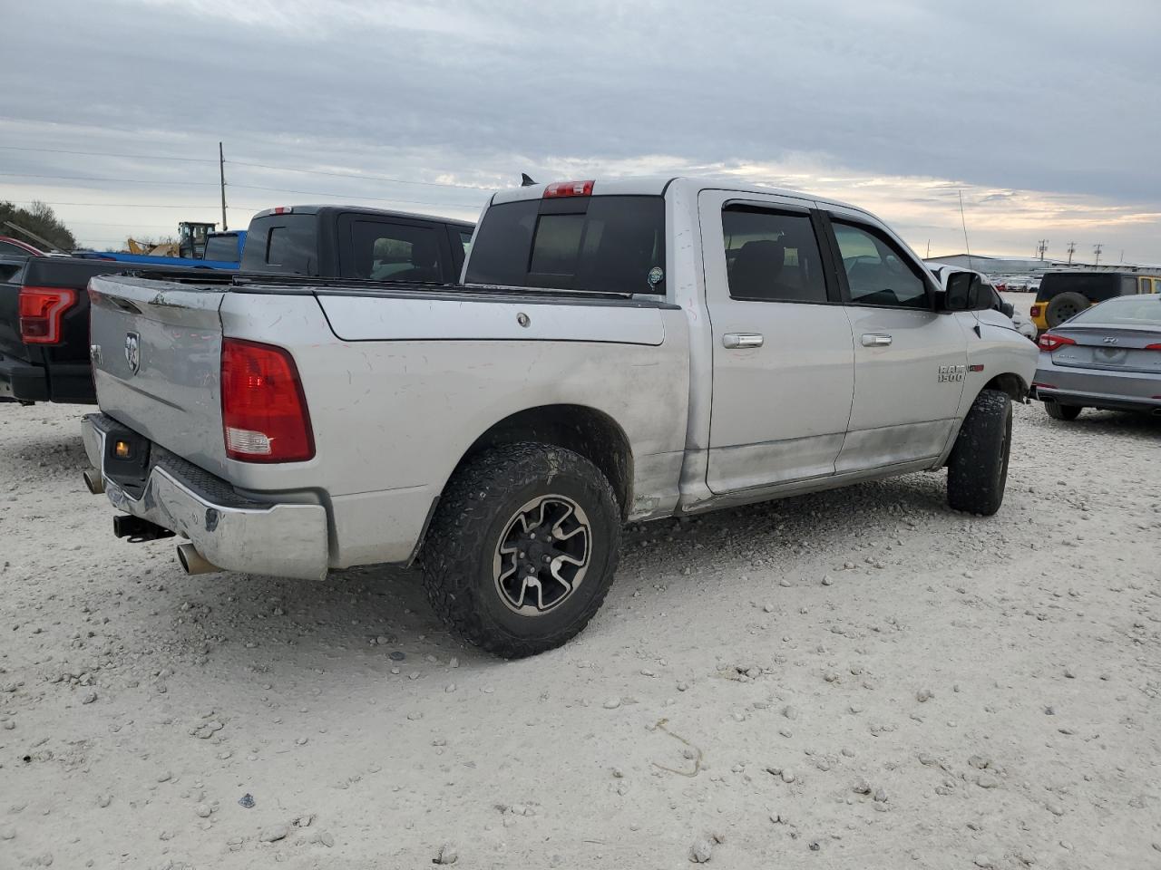 2016 RAM 1500 - Image 3